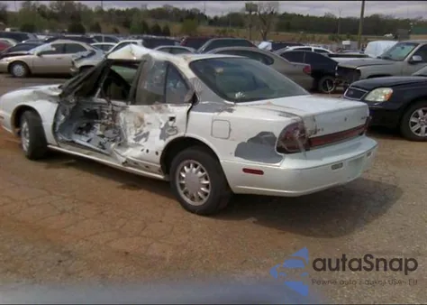 1998 Oldsmobile 88 Ls z USA, uszkodzony, nr VIN 1G3HN52K5W4817210